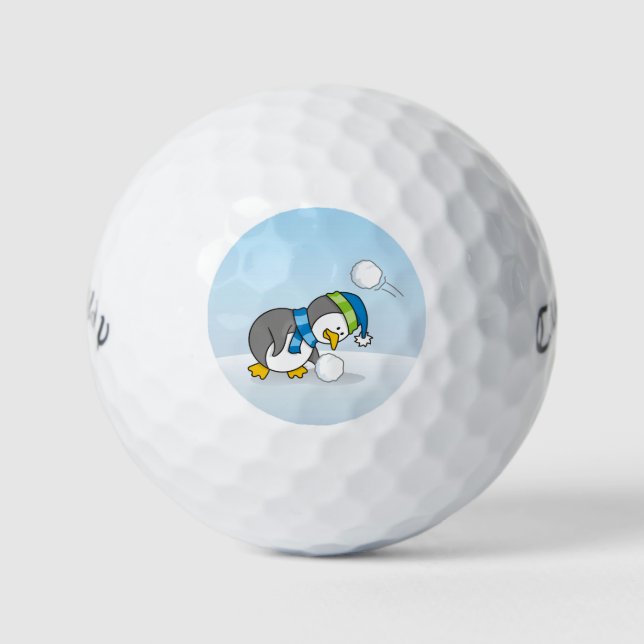 Kleiner Pinguin bekommt eine Schneeball Golfball (Vorderseite)