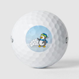 Kleiner Pinguin mit schneebedeckten Kugeln Golfball