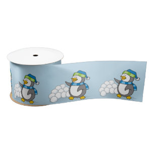 Kleiner Pinguin mit schneebedeckten Kugeln Satinband