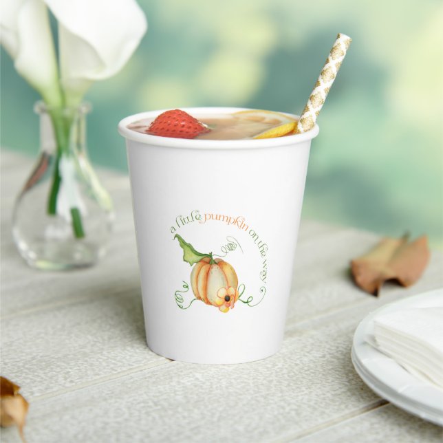 Kleiner Pumpkin auf dem Weg Autumn Baby Shower Pappbecher (In Situ)