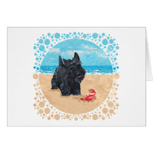 Kleiner Scottie findet einen Krebs am Strand