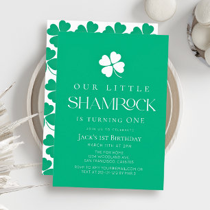 Kleiner Shamrock Modern Grüner Junge 1. Geburtstag Einladung