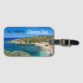 kleiner Strand auf Sardinien mit türkisblauem Wass Gepäckanhänger