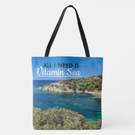 kleiner Strand auf Sardinien mit türkisblauem Wass Tasche