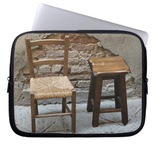 Kleiner Stuhl und Hocker, Pienza, Italien Laptopschutzhülle