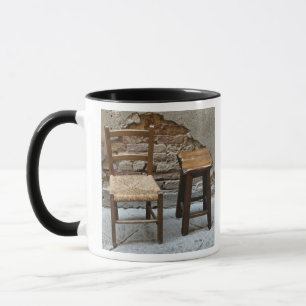 Kleiner Stuhl und Hocker, Pienza, Italien Tasse