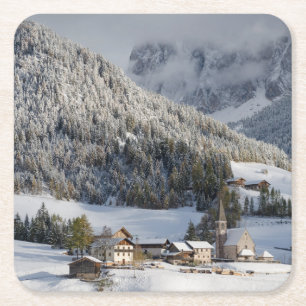 Kleines alpines Dorf im Schnee-Untersetzer Rechteckiger Pappuntersetzer
