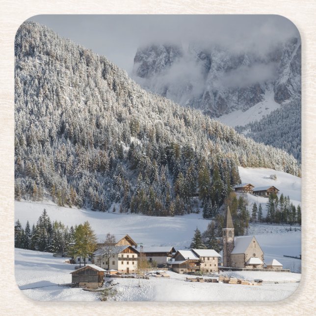 Kleines alpines Dorf im Schnee-Untersetzer Rechteckiger Pappuntersetzer (Vorderseite)