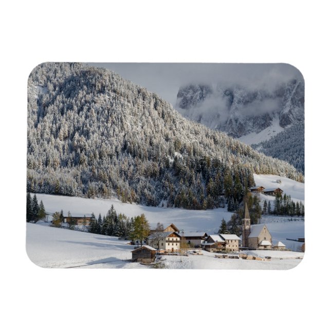 Kleines Bergdorf im Schneeeckmagnet Magnet (Horizontal)