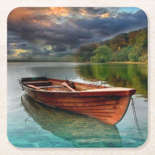 Kleines Boot im Stillwasser Rechteckiger Pappuntersetzer