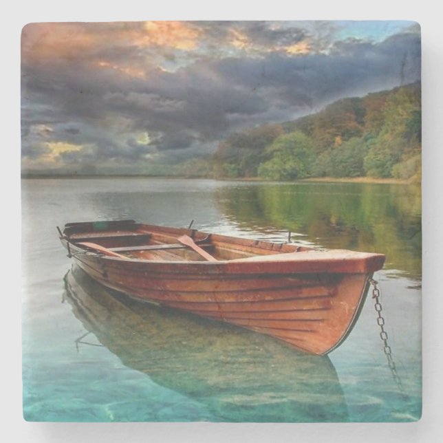 Kleines Boot im Stillwasser Steinuntersetzer (Vorderseite)