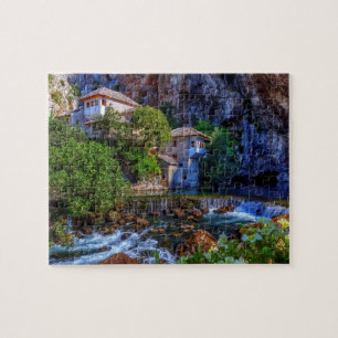 Kleines Dorf Blagaj auf Bunawasserfall, Bosnien