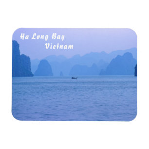 Kleines Fischerboot in der Ha-Long-Bucht - Vietnam Magnet