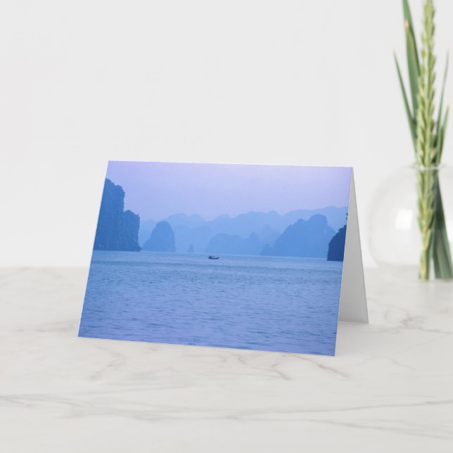Kleines Fischerboot in Ha Long Bay - Vietnam, Asie Karte (Vorderseite)