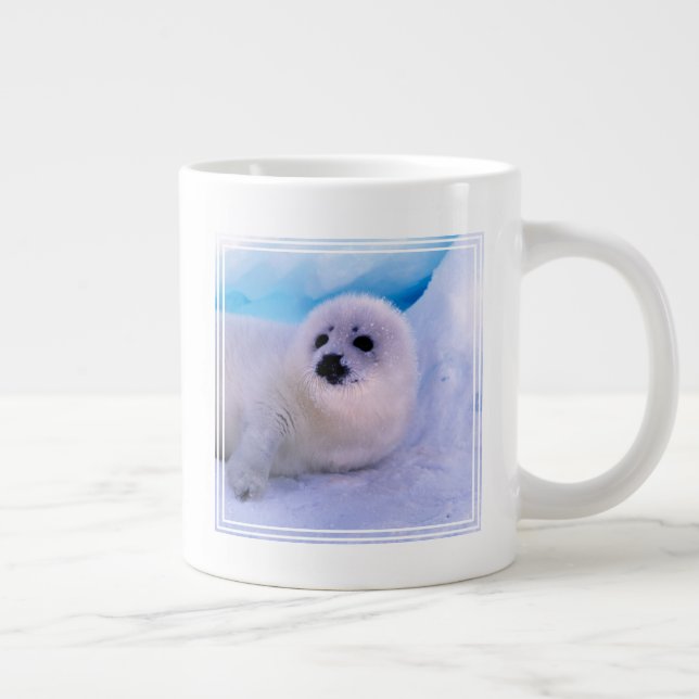 Kleines Harp Siegel in Schneeflocken überzogen Jumbo-Tasse (Rechts)