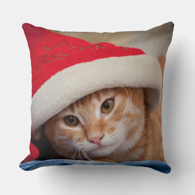 Kleines Kätzchen im roten Weihnachtshut Kissen (Vorderseite)