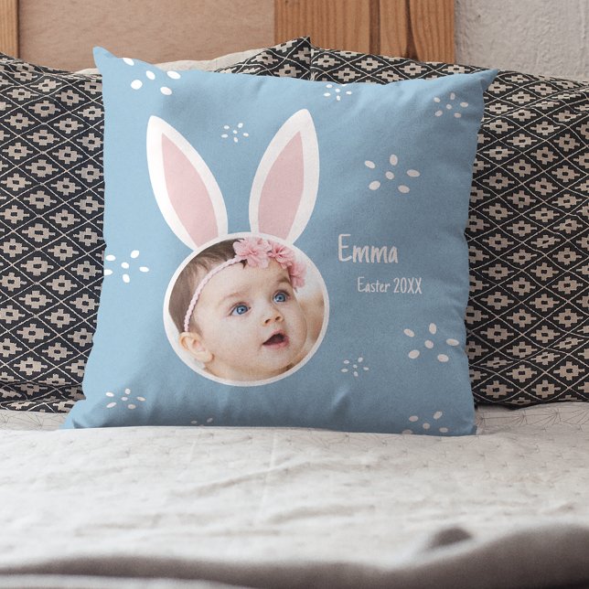 Kleines Kid Foto mit sonnigen Ohren und Ostern Kissen (Von Creator hochgeladen)