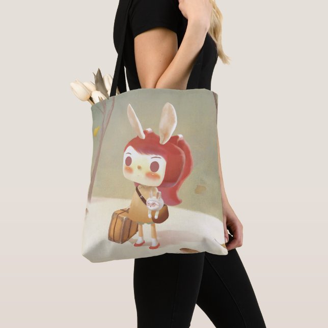 Kleines Mädchen im Wald verloren Tasche (Von Nahem)