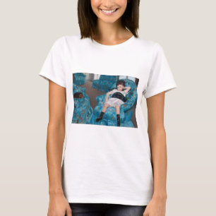 Kleines Mädchen in einem blauen Sessel, Cassatt T-Shirt