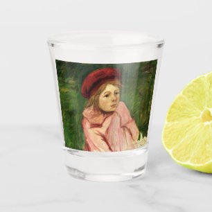 Kleines Mädchen in einem roten Beret Schnapsglas