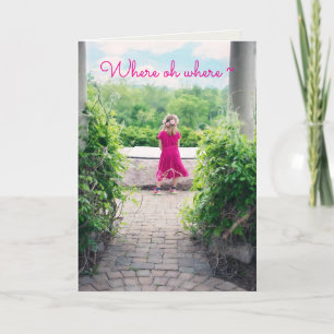 KLEINES MÄDCHEN IN PINK VERMISST IHRE KARTE