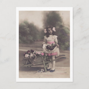 Kleines Mädchen mit Blumenkarre Postkarte