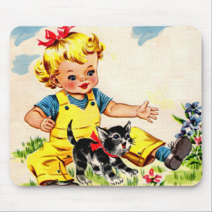 Kleines Mädchen mit hübschem Kätzchen Mousepad