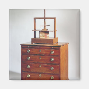 Kleines Mahagonikommode durch Sheraton Magnet