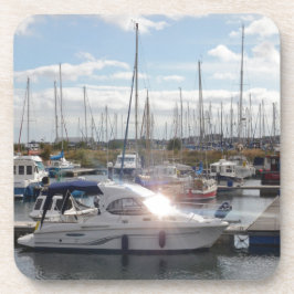 Kleines Motorboot, das die Sonne fängt Getränkeuntersetzer