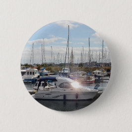 Kleines Motorboot, das The Sun fängt Button