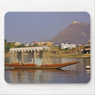 Kleines Schiff, Pichola-See, Udaipur, Indien. Mousepad