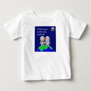 Kleinkind T-Shirt mit Großeltern von Jo Images