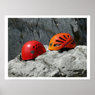 Kletterhelme am Felsen Poster