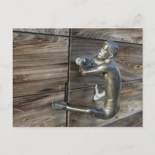Klettern Man Door Knob Postkarte (Vorderseite)