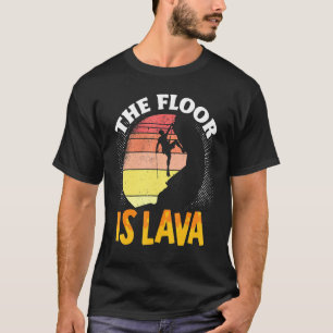 Klettersteiger, der den Boden bouldet T-Shirt