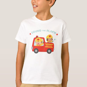 Klingen Sie den Warnungs-Feuerwehrmann-Jungen im T-Shirt