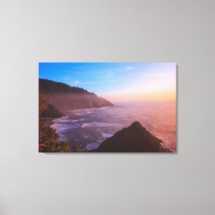 Klippen-Küstenansicht in Oregon am Sonnenuntergan Leinwanddruck