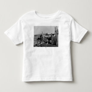 Klondike-Männer nach der Jagd des Alpenschneehuhn Kleinkind T-shirt