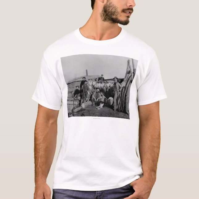 Klondike-Männer nach der Jagd des Alpenschneehuhns T-Shirt (Vorderseite)