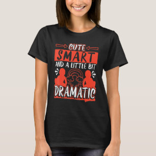 Klug und etwas dramatisch T-Shirt