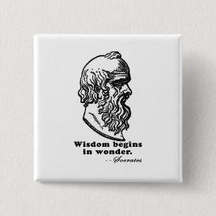 Klugheit fängt im Wunder-SOCRATES-Zitat-T-Shirt a Button