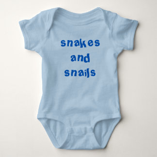 Knabenschlangen und Schnecken in blau Baby Strampler