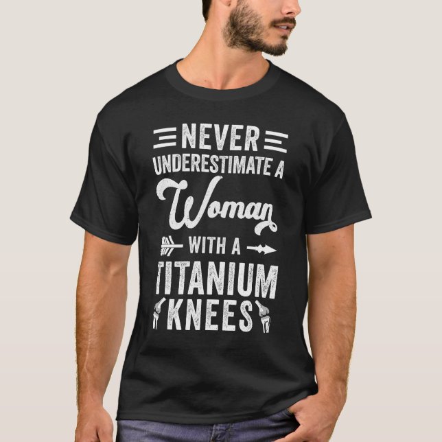 Knee-Ersatz Funny Woman Operation Erholung Arth T-Shirt (Vorderseite)