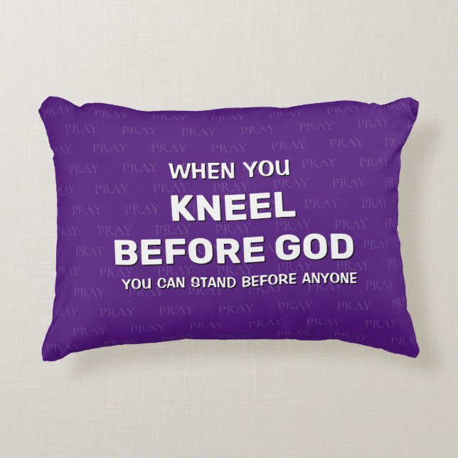 KNEEL pourpre AVANT QUE DIEU Prière Accent Coussin (Devant)