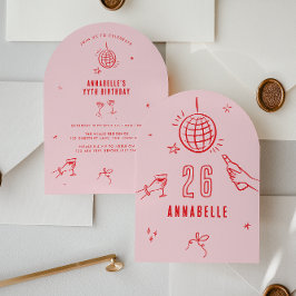 Knöchelhandgezeichneter Geburtstag trinkt rosa rot Einladung