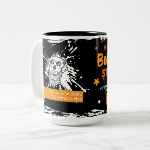 Knochig müde, immer noch aufgedreht – Gruselige Sa Zweifarbige Tasse