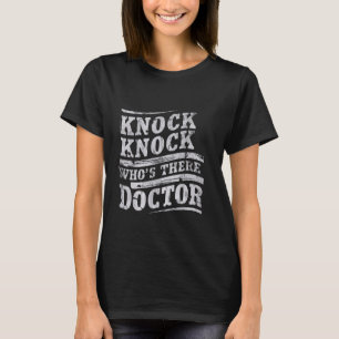 Knock Knock Wer ist Arzt ? T-Shirt