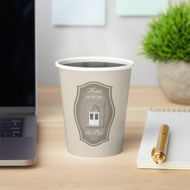 Knopf und Tür wird geöffnet - Papiercup Pappbecher (InSitu)