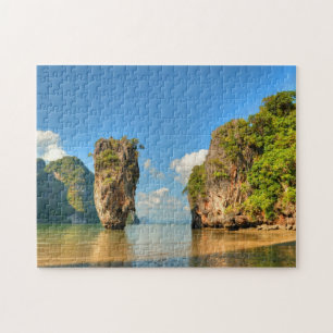 Ko Tapu Insel in Thailand, die sich im Wasser spie