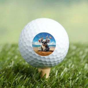 Koala am Strand mit Geweih und Schmuck Golfball